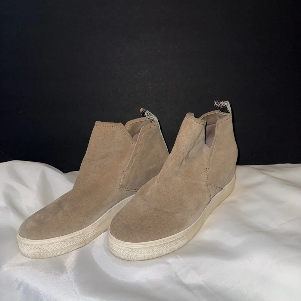 Women's 8.5 Beige Tan‎ Suede Ankle Wedge Slip-on Boots Casual